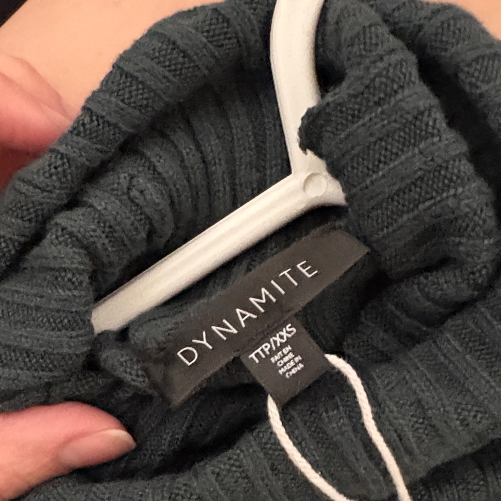 Dynamite Deep Green Ribbed Sweater - Picture 2 of 2